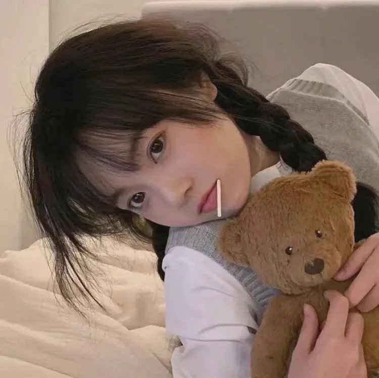 在拥挤的房间拥抱